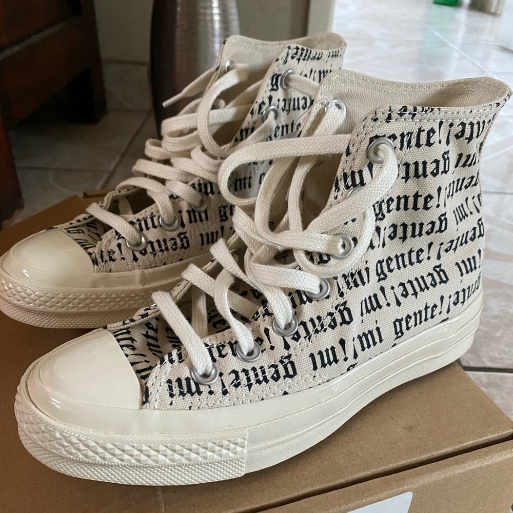 Converse- Mi Gente